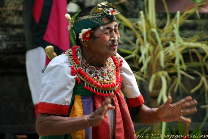 Envoûté par la sorcière, danse balinaise Kriss - Bali
