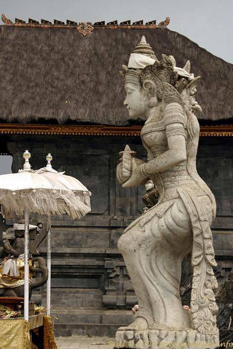 Vue de profil Ulun Danu Batur - Bali