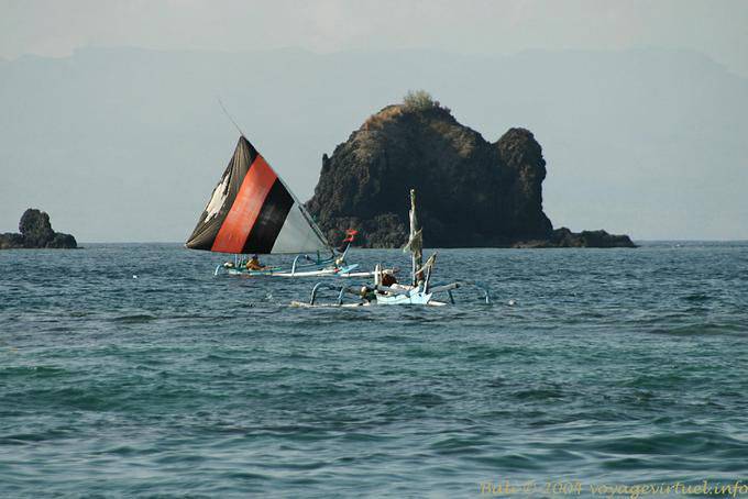 Bateaux en mer Candidasa - Bali