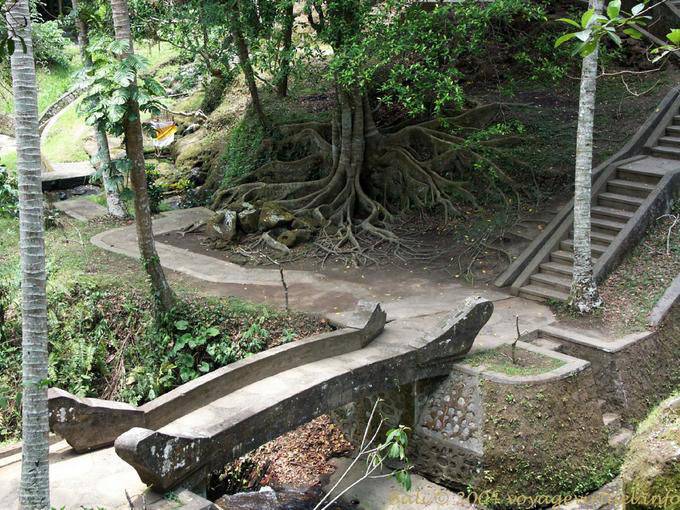 Pont d'accès au site Goa Gajah - Bali