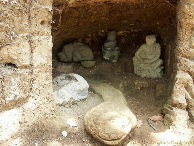 Serpent de pierre, Goa Gajah - Bali