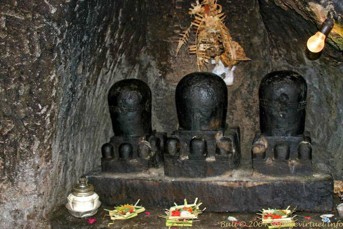 Les trois lingams de Goa Gajah - Bali