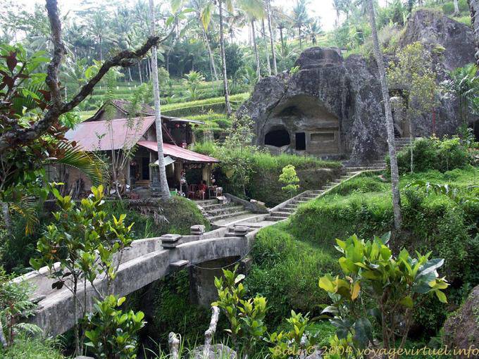 Le long des escaliers qui conduisent au temple Gunung Kawi - Bali