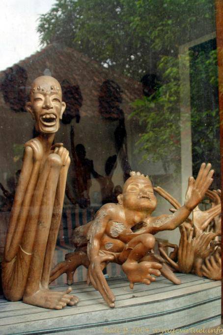 Oeuvres d'artisan en bois, Gunung Kawi - Bali