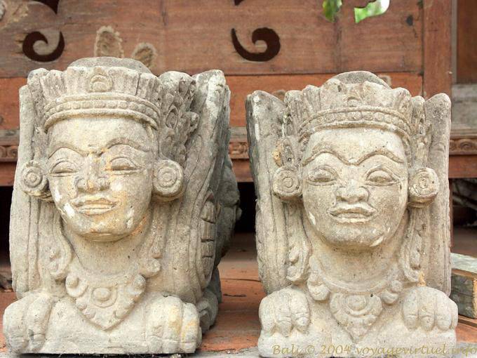 Bustes de pierre, Pura Sadha, Kapal Bali A