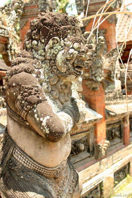 Figure monstrueuse de dieu, Kengetan Temple - Bali
