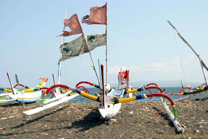 Pirogue balinaise traditionnelle à deux flotteurs Kusamba - Bali