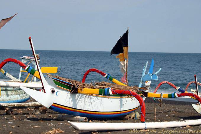 Pirogue à deux flotteurs Kusamba - Bali