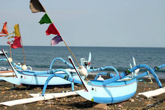 Jukungs bleus Kusamba - Bali