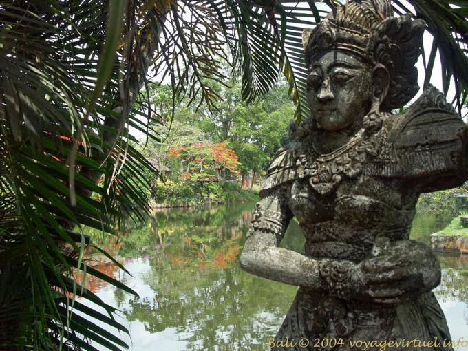 Statue féminine, Mengwi Taman Ayun - Bali