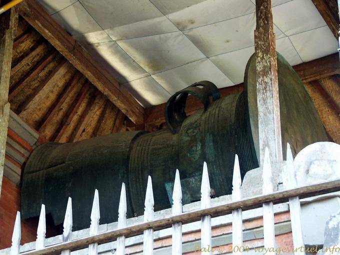 Cloche gong, Penataran Sasih - Bali