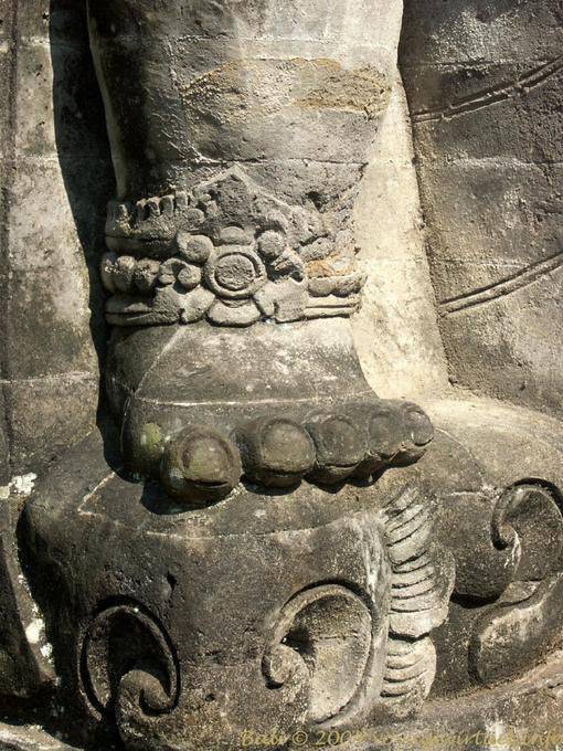 Pied de statue, Penataran Sasih - Bali