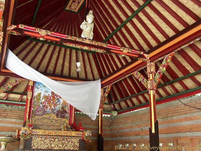 Pura Gunung Kawi intérieur et plafond du temple - Bali