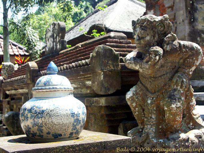 Vase précieux, Tirta Empul - Bali