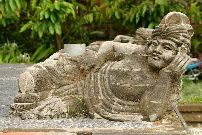 Statue couchée, Ubud - Bali