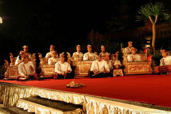 Orchestre Gamelan Bali, Barong dance - Bali