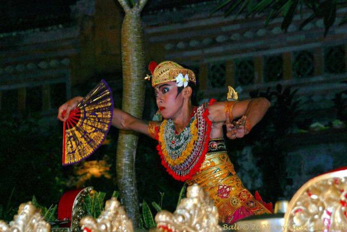Danse de l'éventail Bali, Barong dance - Bali