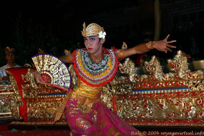 Prince danseur avec éventail, Barong danse - Bali