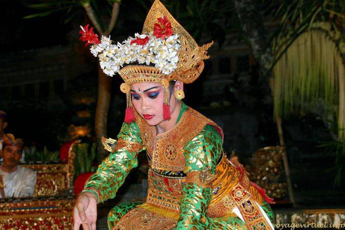 Autre vue sur une danseuse de Legong, Ubud - Bali