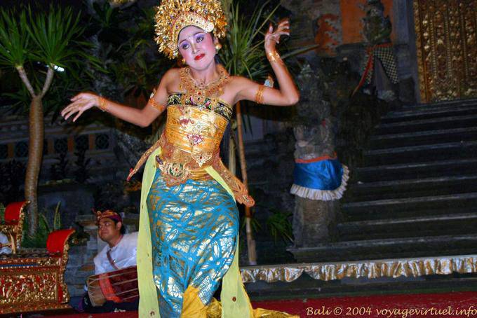 Déhanchement de danseuse, Ubud Barong Danse - Bali