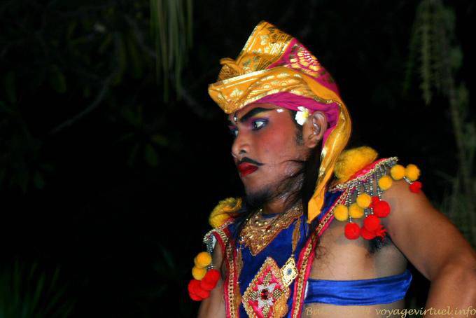 Regard du guerrier, Ubud Barong Danse - Bali