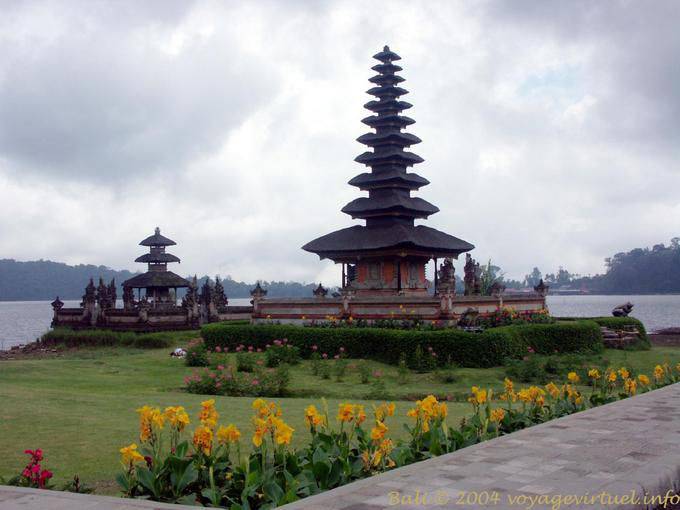 Ulun Danu Beratan Temple garden Ulundanu Bali 