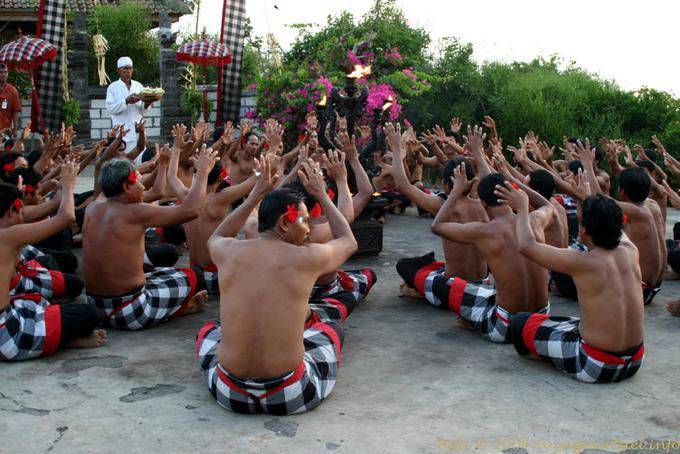 Percussions vocales balinaises Uluwatu Kecak - Bali
