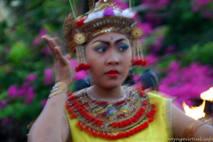 Mouvement flou danse in Uluwatu - Bali