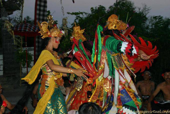 Magie des couleurs, danse Uluwatu Kecak - Bali