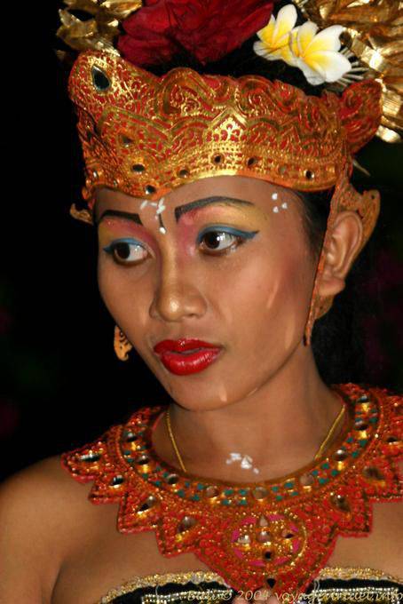 Danseuse balinaise aux yeux tristes Uluwatu Kecak - Bali