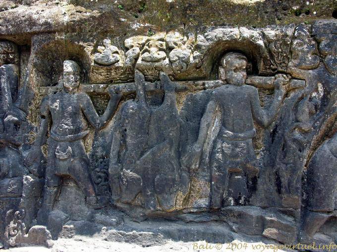 La falaise sculptée de Yeh Puluh - Bali