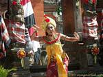 Jeux de doigts, danse balinaise Kriss, Bali.