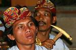 Regards de musiciens danse Ramayana, Bali.