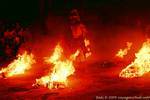 Transe au milieu des flammes danse Uluwatu Kecak, Bali.