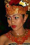 Danseuse balinaise aux yeux tristes Uluwatu Kecak, Bali.