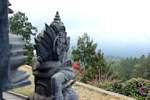 Vue depuis l'une des terrasses du Pura Tegeh Koripan, Gunung Penulisan Temple, Bali.