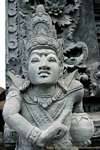 Statue qui court avec le doigt levé, Puncak Penulisan, Bali.