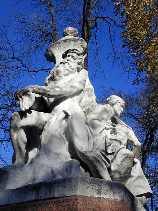 Besançon, statue à Granvelle - France