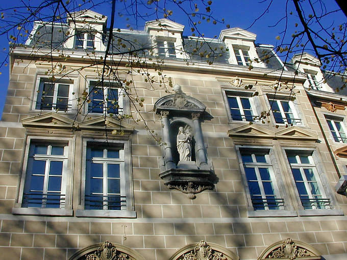 Besançon, façade de la rue de la Préfecture - France