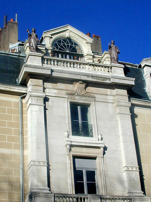 Besançon, détail d'une autre façade, rue de la Préfecture - France