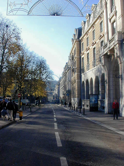 Besançon, vue sur la rue de la Préfecture - France