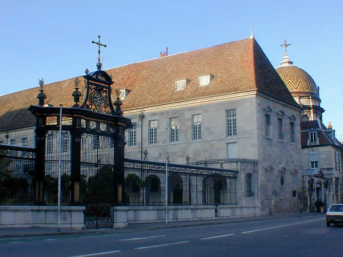 Besançon, grilles de l'Hôpital Saint Jacques - France
