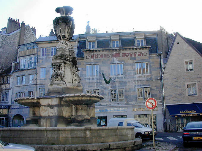 Fontaine de la Place du Marché ou de la Révolution, Besançon - France