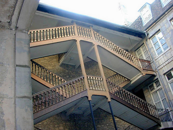 Besançon, escalier bisontin typique, Place Pasteur - France
