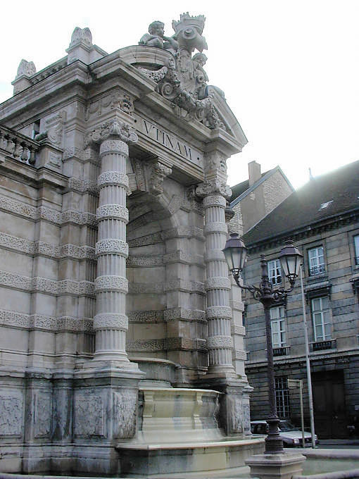 Besançon, Fontaine du sculpteur Pasche, Place Jean Cornet - France