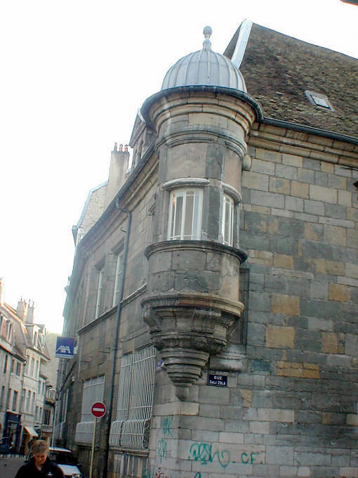 Besançon, tourelle à l'angle rue Pasteur rue Zola - France