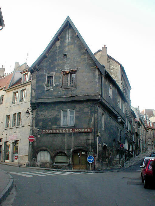 Besançon, Maison du XVe, angle Charmont et Frères Mercier - France