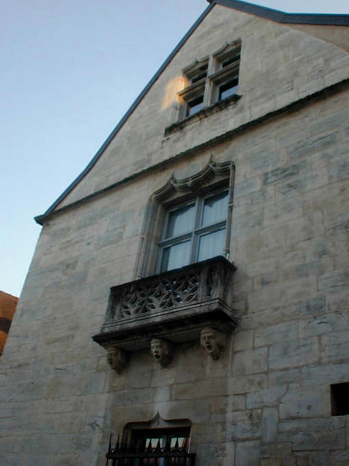 Besançon, détail de façade dans le quartier de la Madeleine - France
