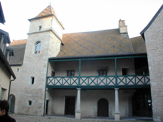 Besançon, hôtel dans la rue du Petit Charmont - France