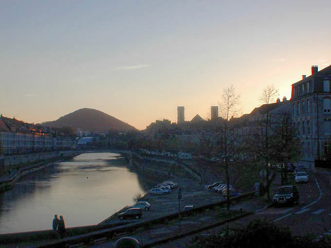 Besançon, coucher de soleil sur le Doubs - France
